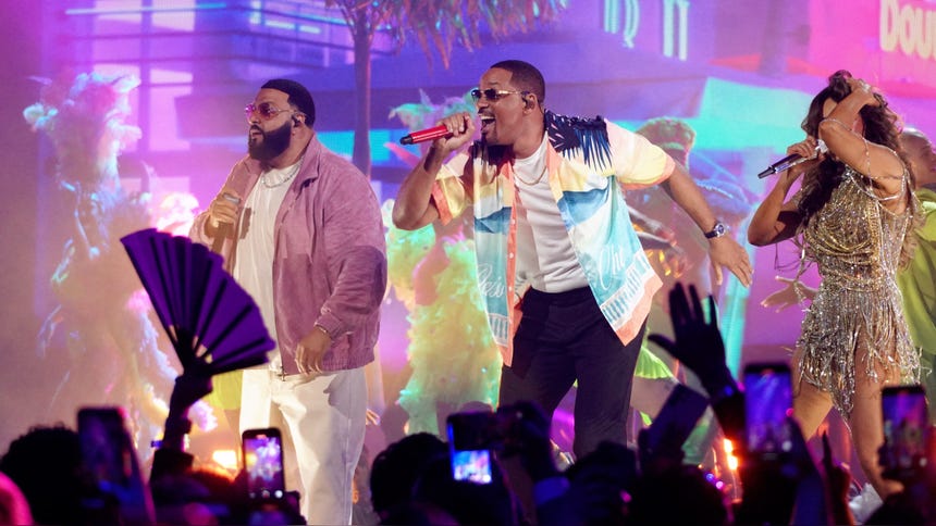 DJ Khaled, Will Smith y Thalía actuaron en el escenario de Premio Lo Nuestro 2025.