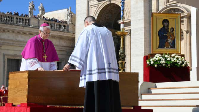 La homilía del funeral: el papa Francisco no cesó de implorar la paz y ...