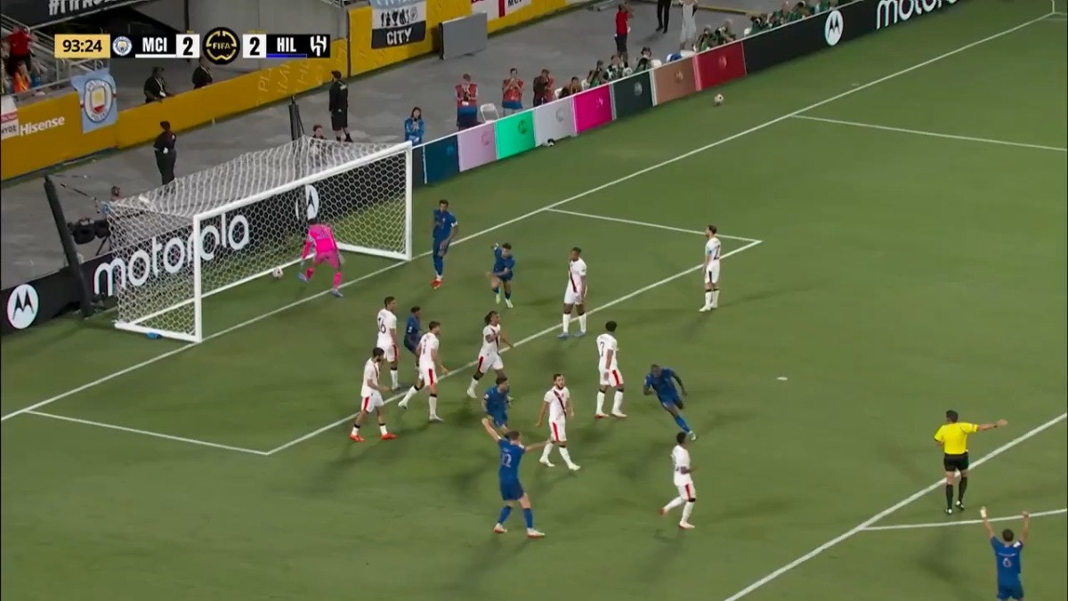 Kalidou Koulibaly pone el 3-2 para Al Hilal.