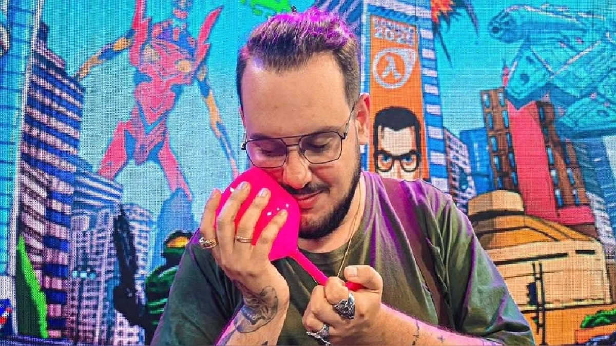 El youtuber Furrey sufrió un accidente de tránsito que lo llevó a UCI en una clínica local. 