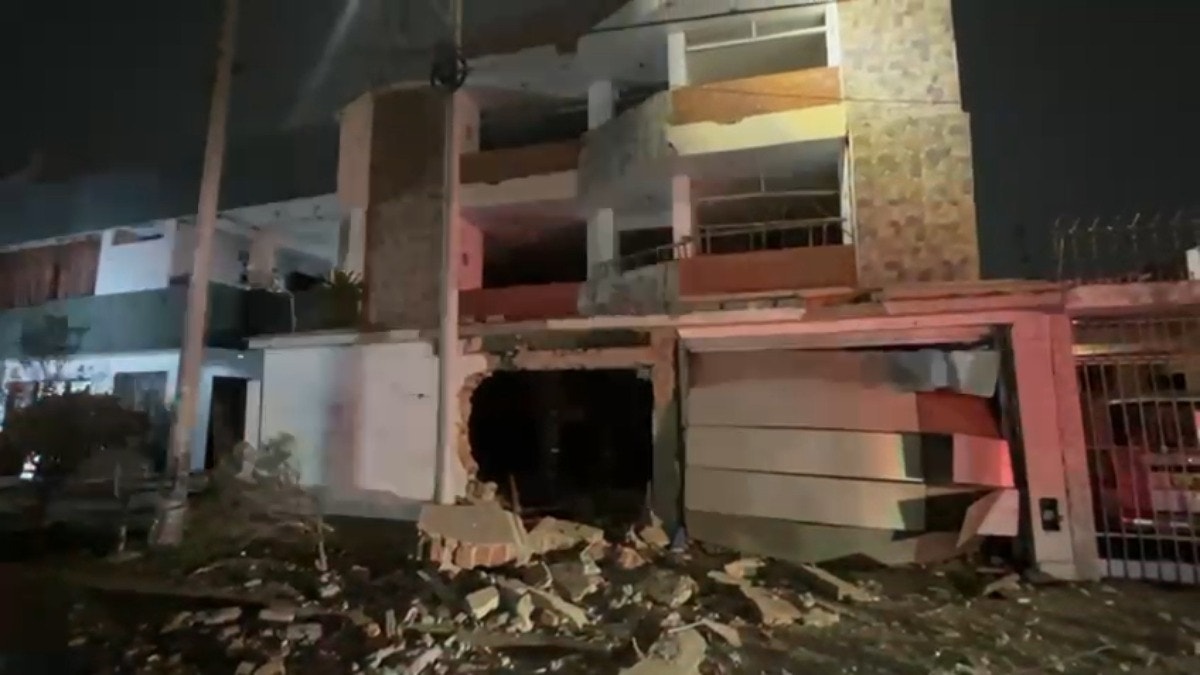 Panorama de la vivienda víctima del atentado con explosivos. 