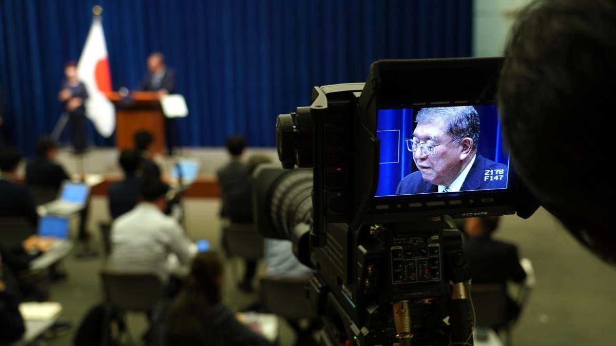 El primer ministro de Japón, Shigeru Ishiba, anunció su dimisión este domingo, un día antes de una cita clave de su partido para decidir sobre un excepcional adelanto de primarias que lo habría depuesto tanto de la jefatura del partido como del Gobierno, tras unos decepcionantes resultados electorales.