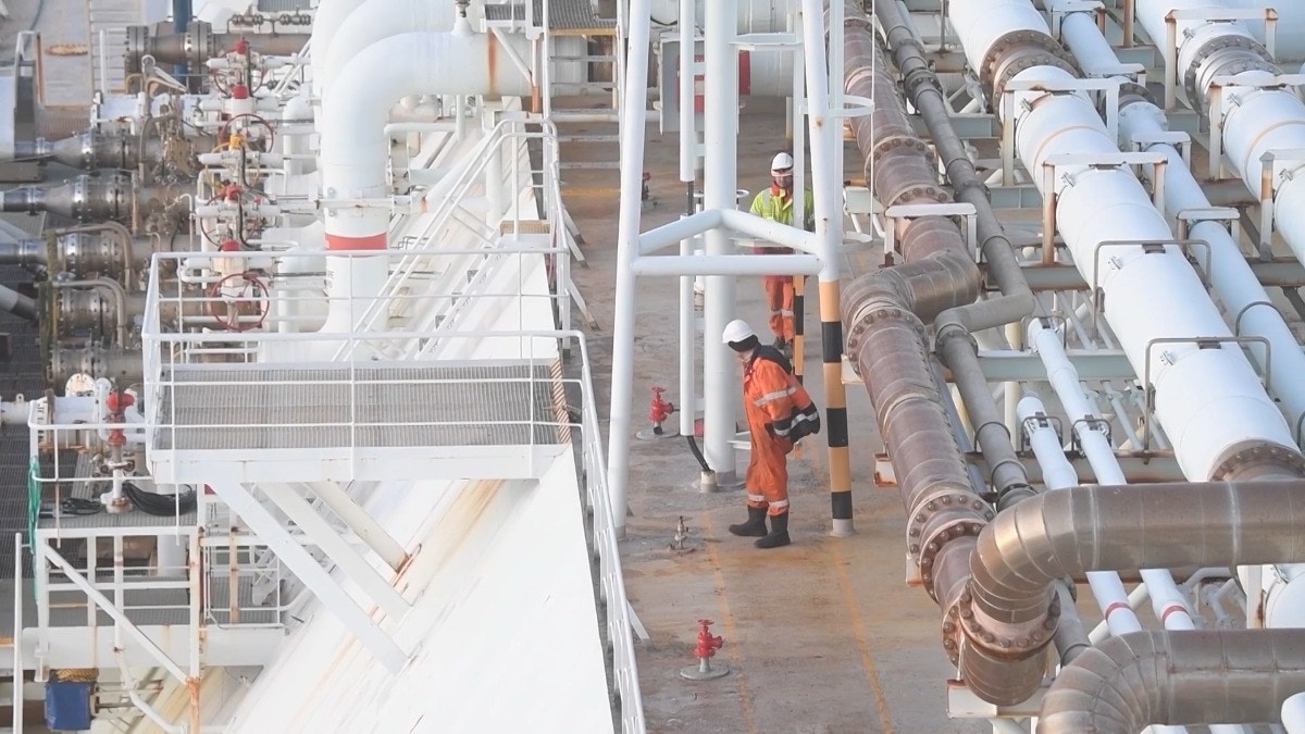 Bruselas pide adelantar a enero de 2027 el veto al gas natural licuado ruso