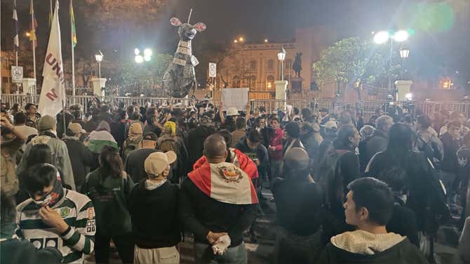 Jóvenes y transportistas marchan en el centro de Lima contra la ...