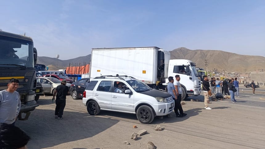 Pucusana: pescadores artesanales bloquearon tramo de la Panamericana Sur