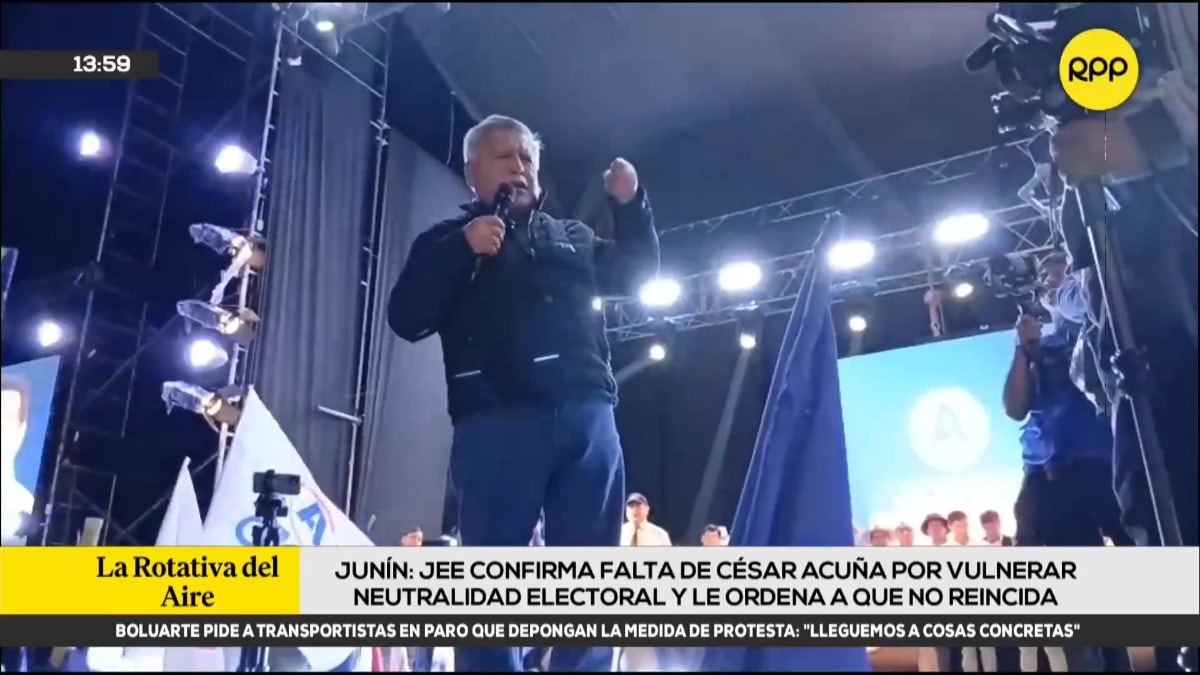 Acuña pronunció un discurso en respaldo a candidatos de su partido, mientras se proyectaba su imagen junto al símbolo de APP el pasado 20 de septiembre. 
