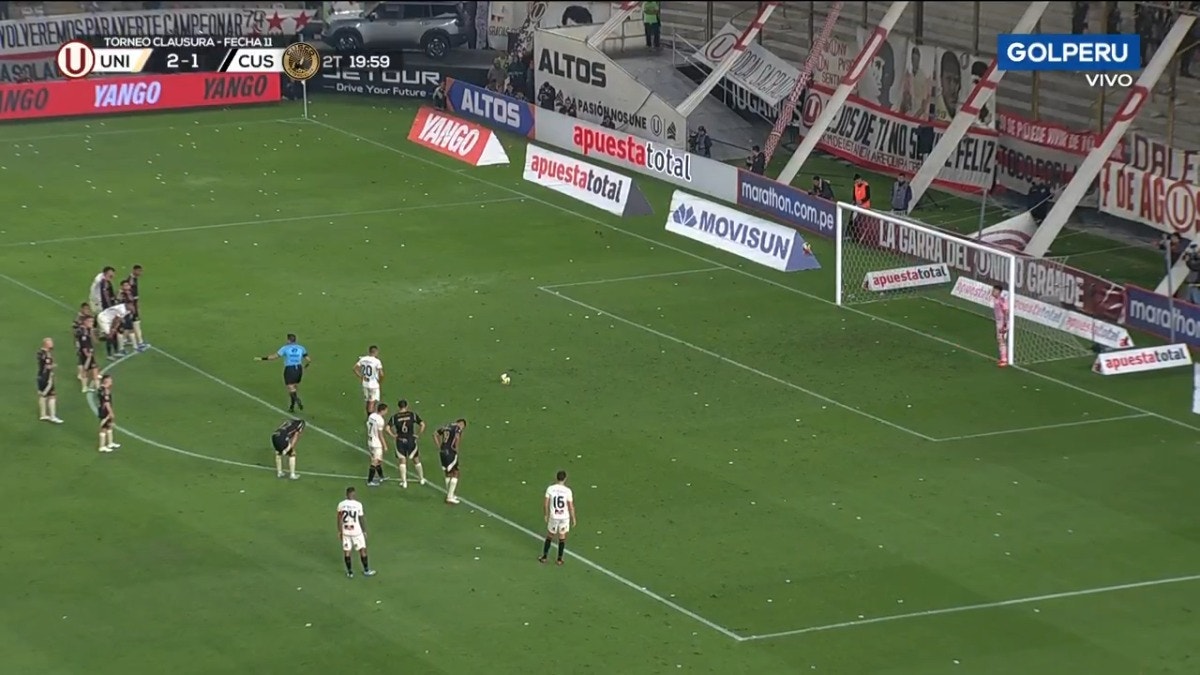Alex Valera anota de penal ante Cusco FC.