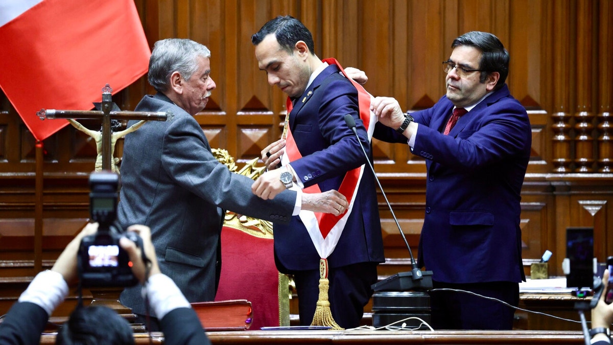 José Jerí Oré jura como presidente de la República del Perú por sucesión constitucional