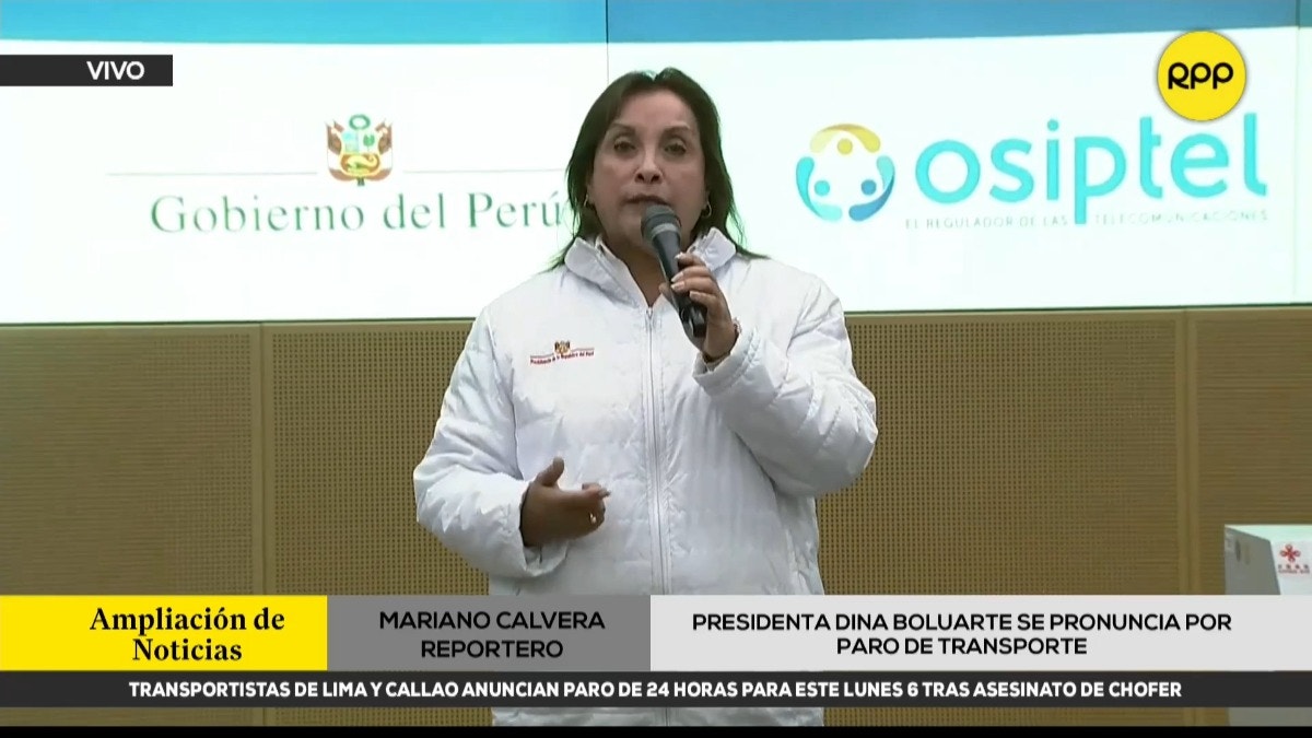 Dina Boluarte durante actividad oficial en el marco del paro acatado por un sector del gremio de transportistas. 