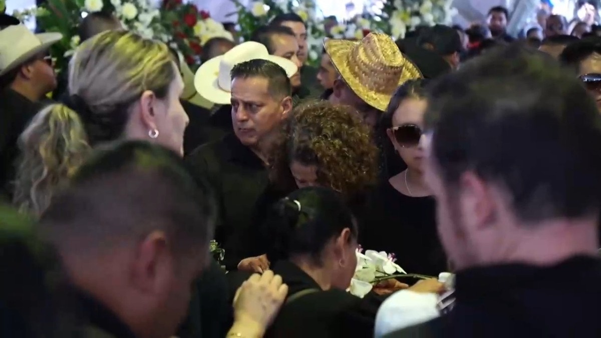Profundo pesar entre la población de Uruapan durante el funeral y entierro del asesinado alcalde Carlos Manzo. 