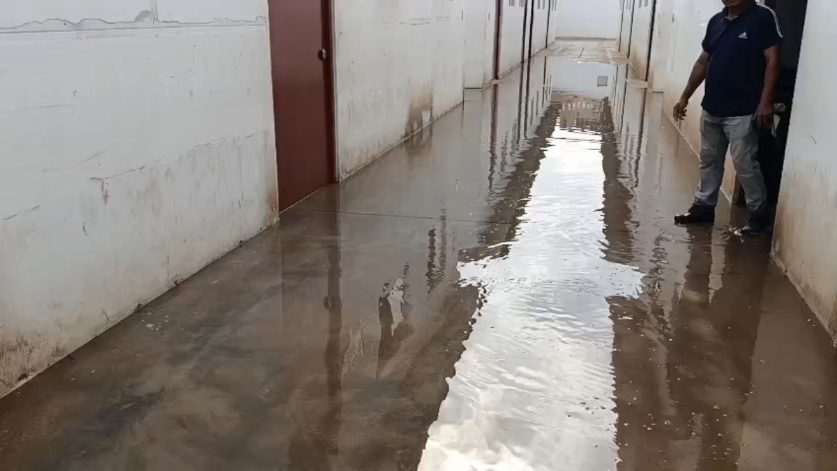 1 500 alumnos se vieron perjudicados porque el agua ingresó a sus aulas prefabricadas. .