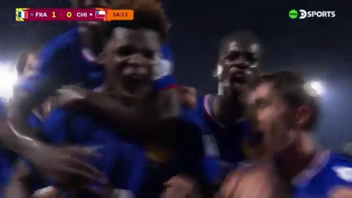 Chris Batola pone el 1-0 para Francia
