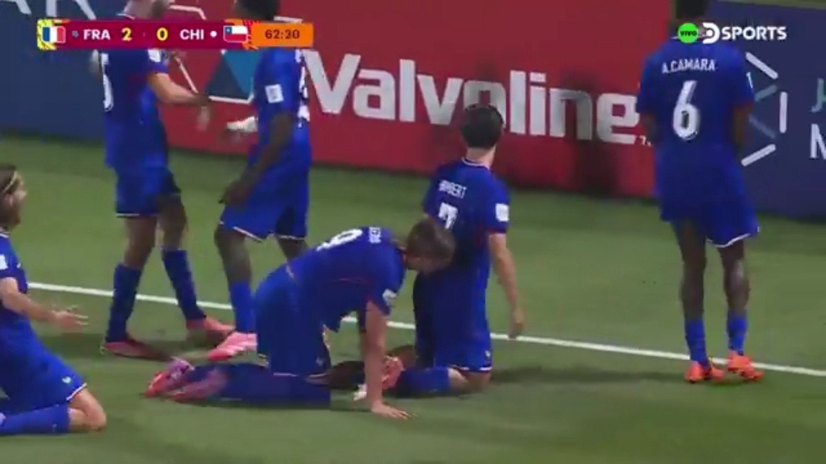 Remi Himbert puso el 2-0 para Francia