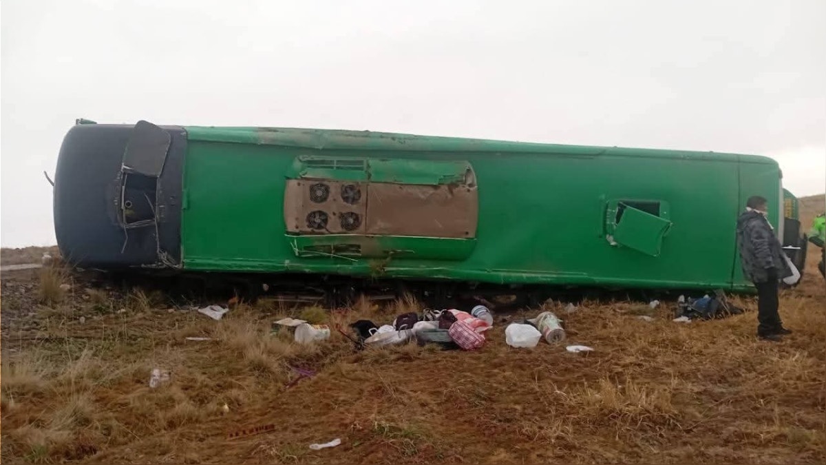 Cusco: Despiste y vuelco de un bus deja 3 fallecidos así como 30 heridos en Espinar