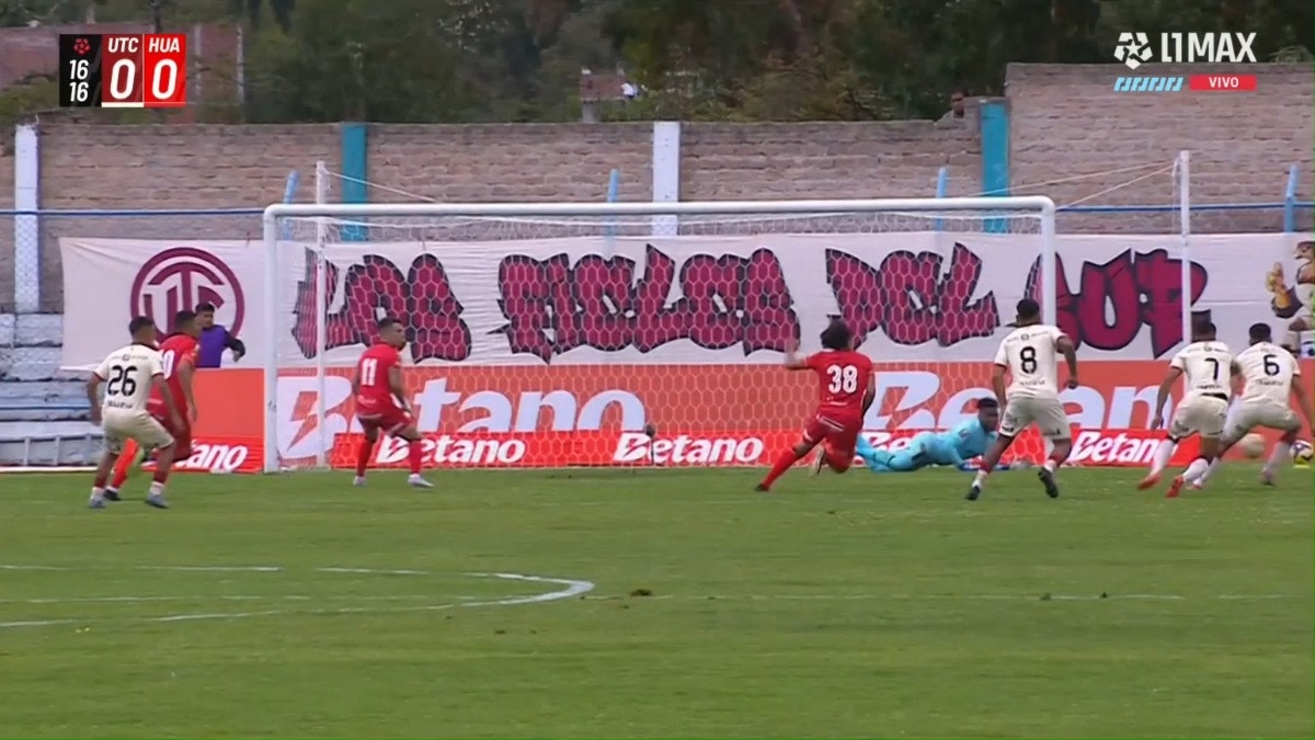 Diego Campos le atajó un penal a Javier Sanguinetti