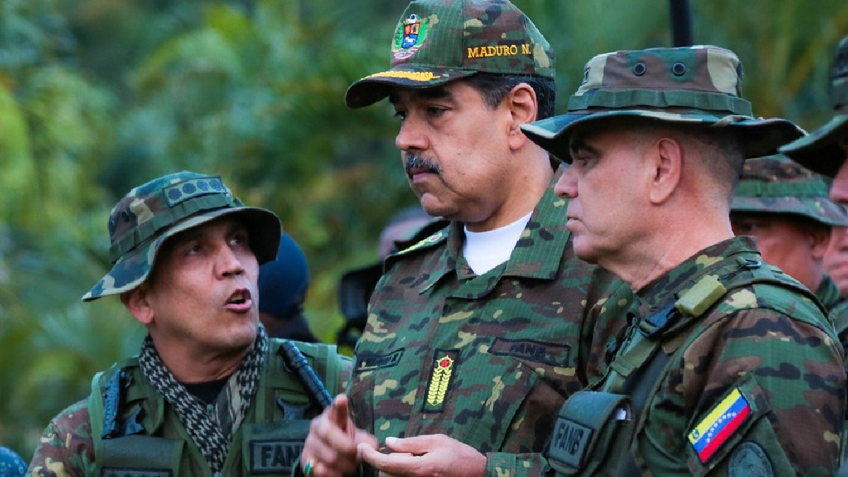 Nicolás Maduro junto al jefe del Ejército chavista, Vladimir Padrino López.