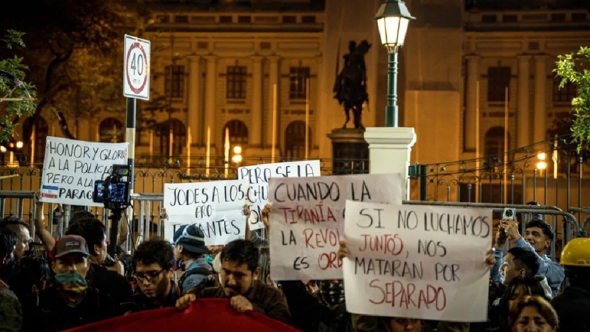 Miles de personas protestaron contra el Congreso y el Ejecutivo en aquella marcha del 15 de octubre.