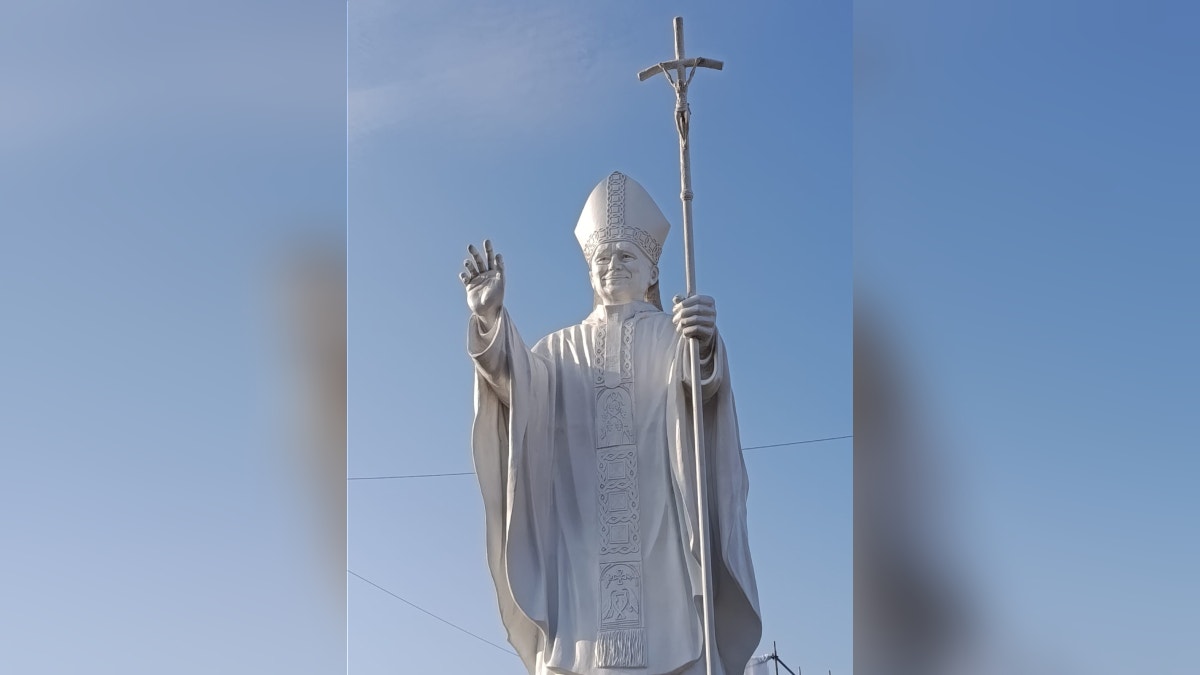 Se realizó la develación oficial de la escultura monumental del papa León XIV