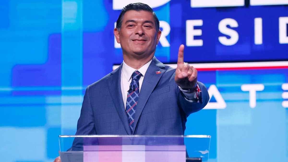 Parisi insta a Kast y a Jara a ganarse sus votos en segunda vuelta asumiendo su populismo