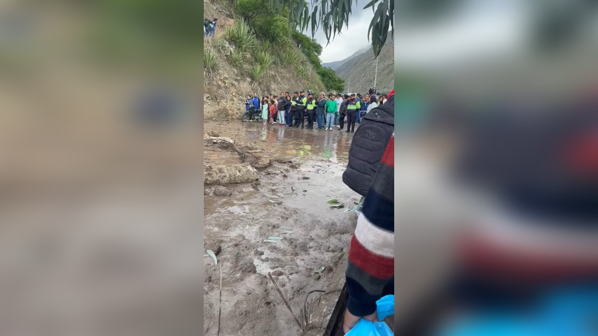 Bécquer Edison Patricio De La Torre pide ayuda para que maquinarias lleguén a la zona. 