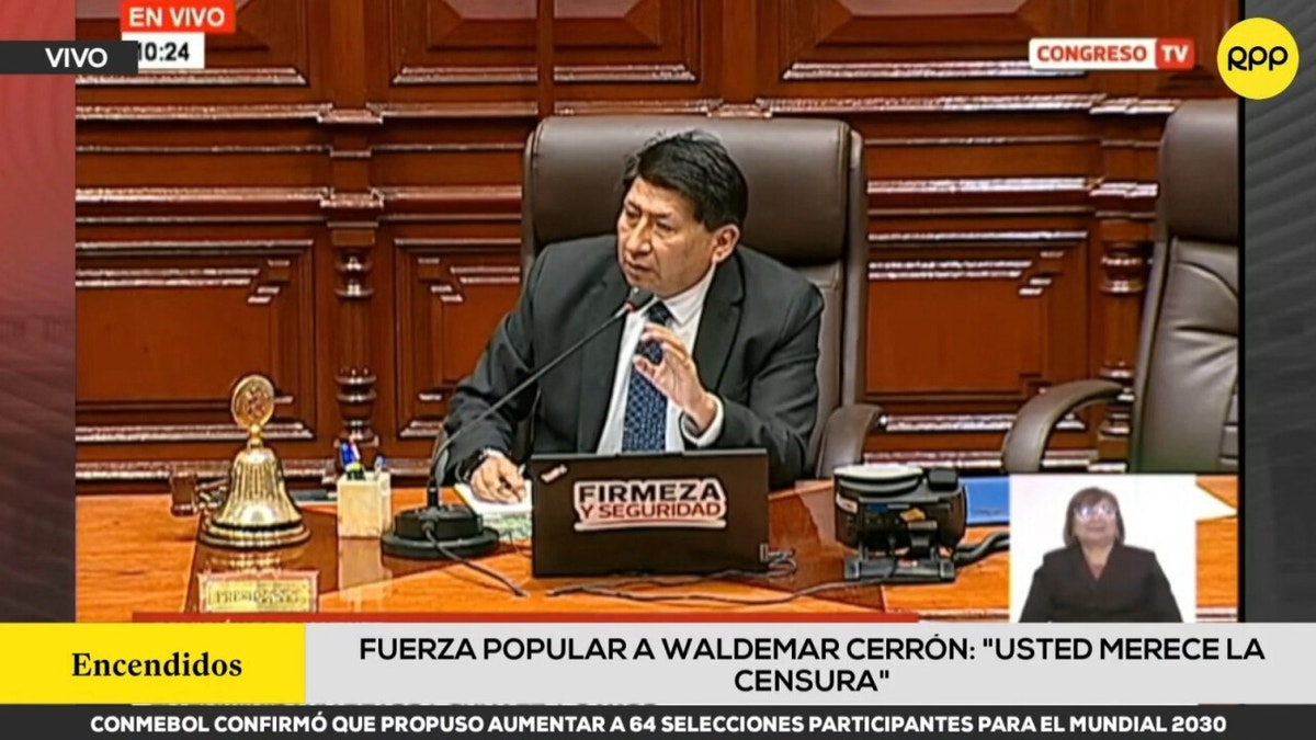“¡Dictadura! ¡Abajo el fujimorismo! ¡Nueva Constitución!”, dijo Noblecilla