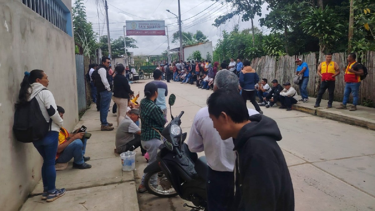 Decenas de personas han protestado y exigen que arreglen este puente lo antes posible