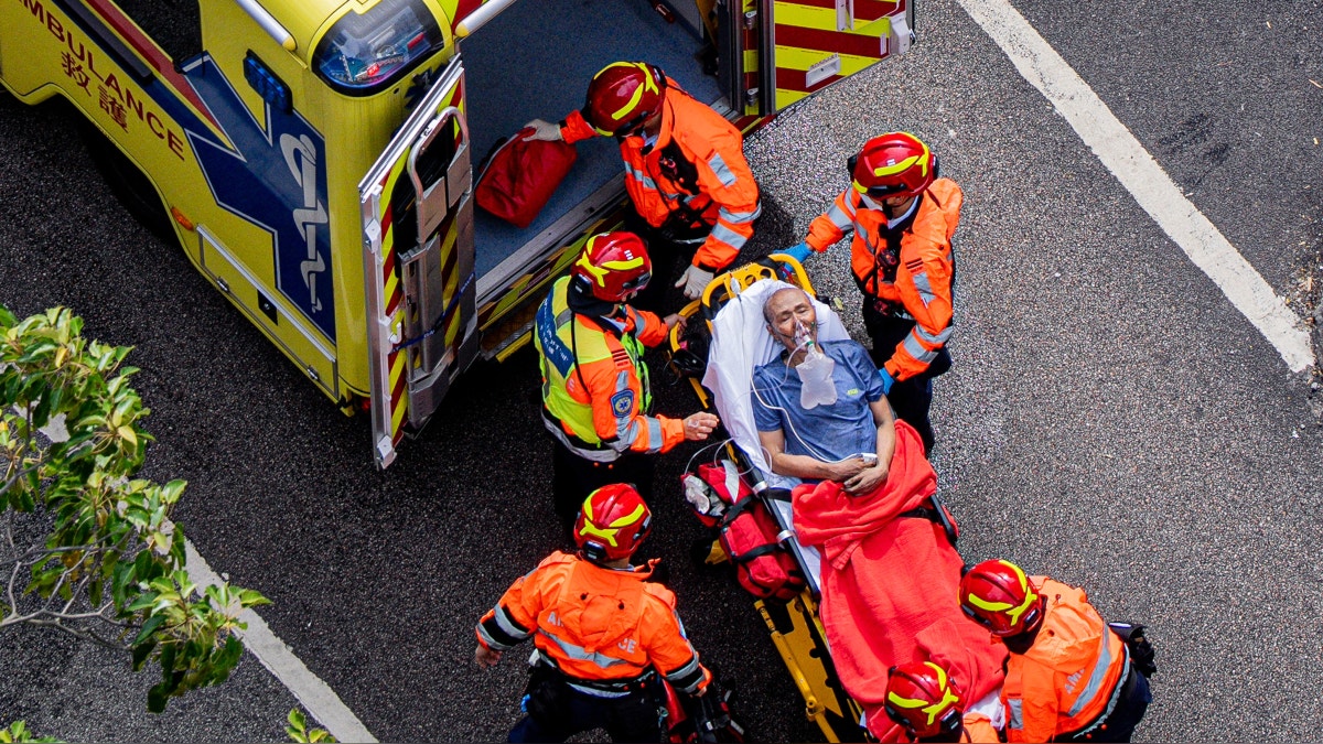 Los bomberos desplegaron 1250 efectivos, ocho plataformas aéreas, cuatro drones con cámaras térmicas y 26 equipos para registrar puerta por puerta. 