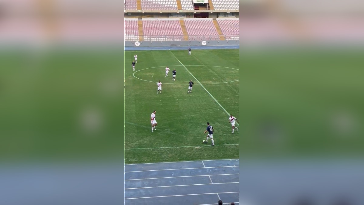 José Jerí durante el partido contra las 'leyendas' de Conmebol