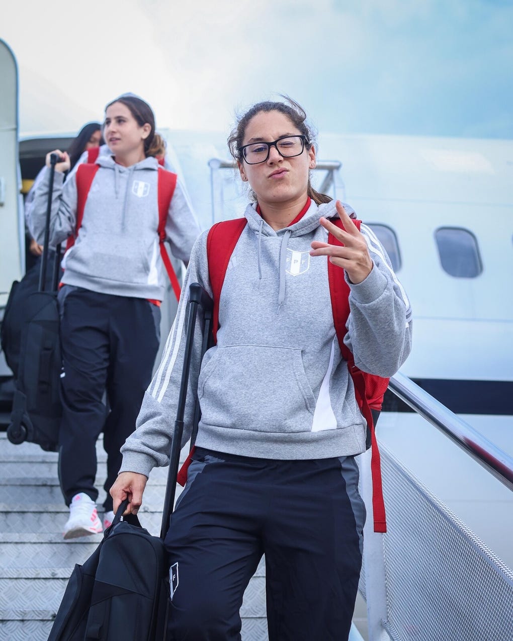 Perú formaría con: Mia Shalit; Luana Chamochumbi, Tifani Molina, Claudia Cagnina, Gabriela García, Sandra Arévalo, Mía León, Andrea Thorisson, Valerie Gherson, Alesia García y Raquel Bilcape.