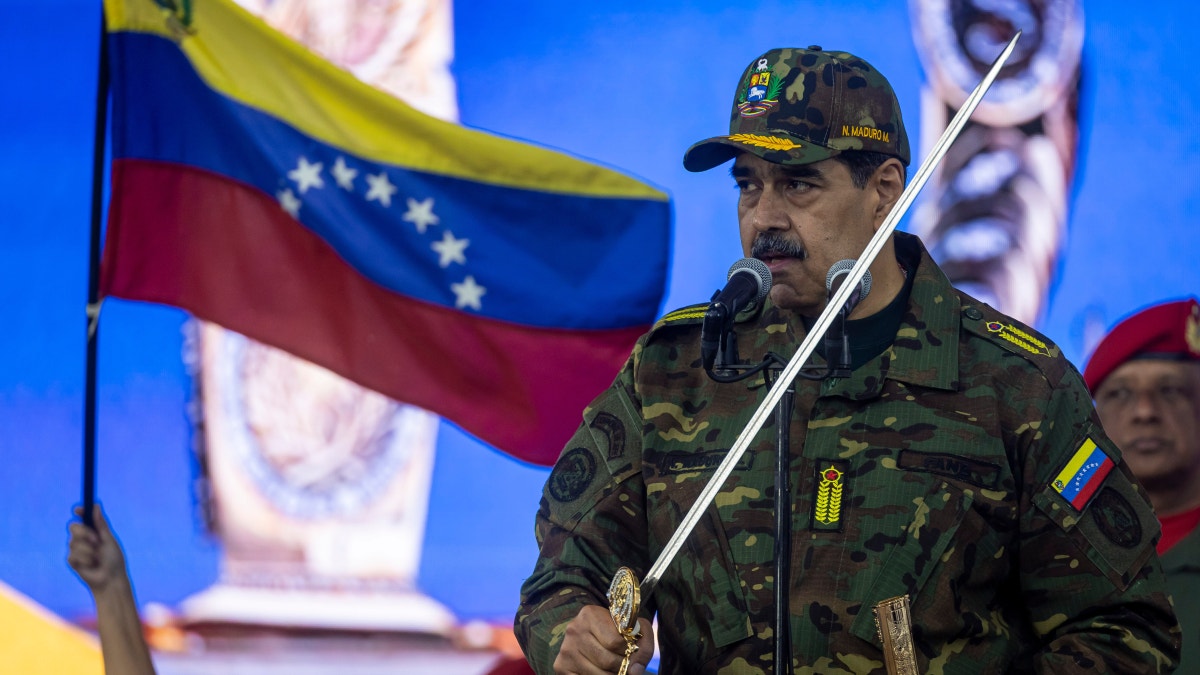 Carvajal advierte que se podría estar subestimando la capacidad del régimen chavista para resistir y mantenerse en el poder. 