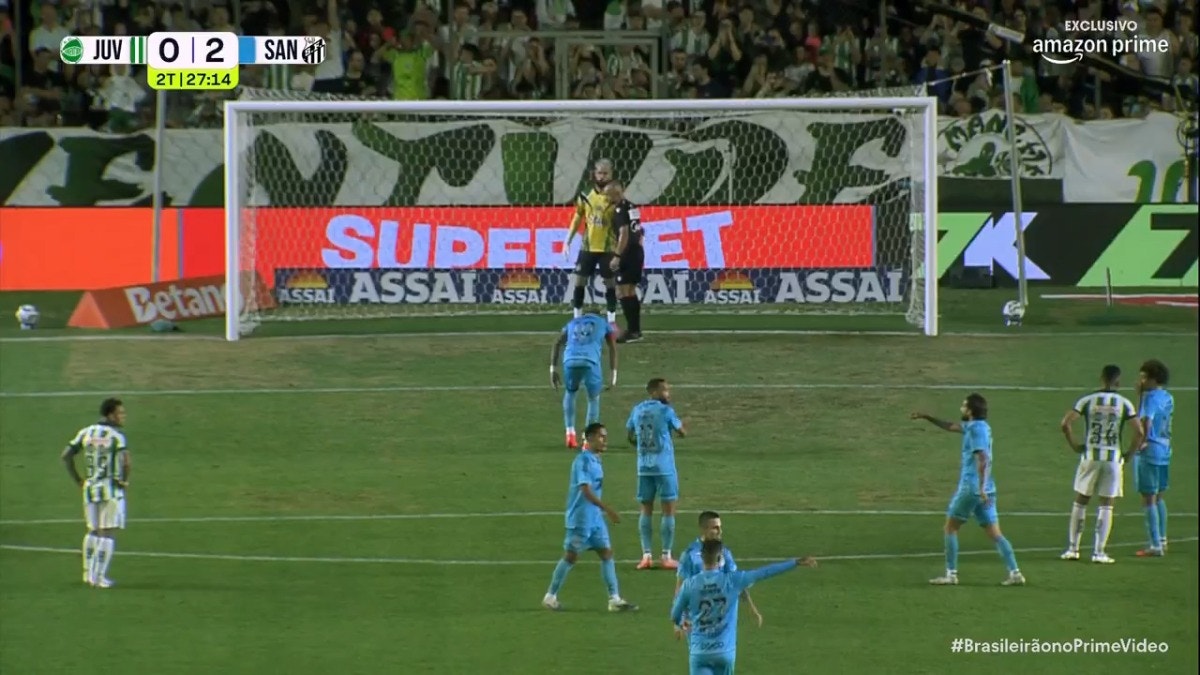 Así fue uno de los goles de Neymar ante el Juventude.