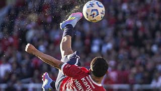 Golazo de chalaca desde fuera del área: el argentino Santiago Montiel gana el Premio Puskas de la FIFA