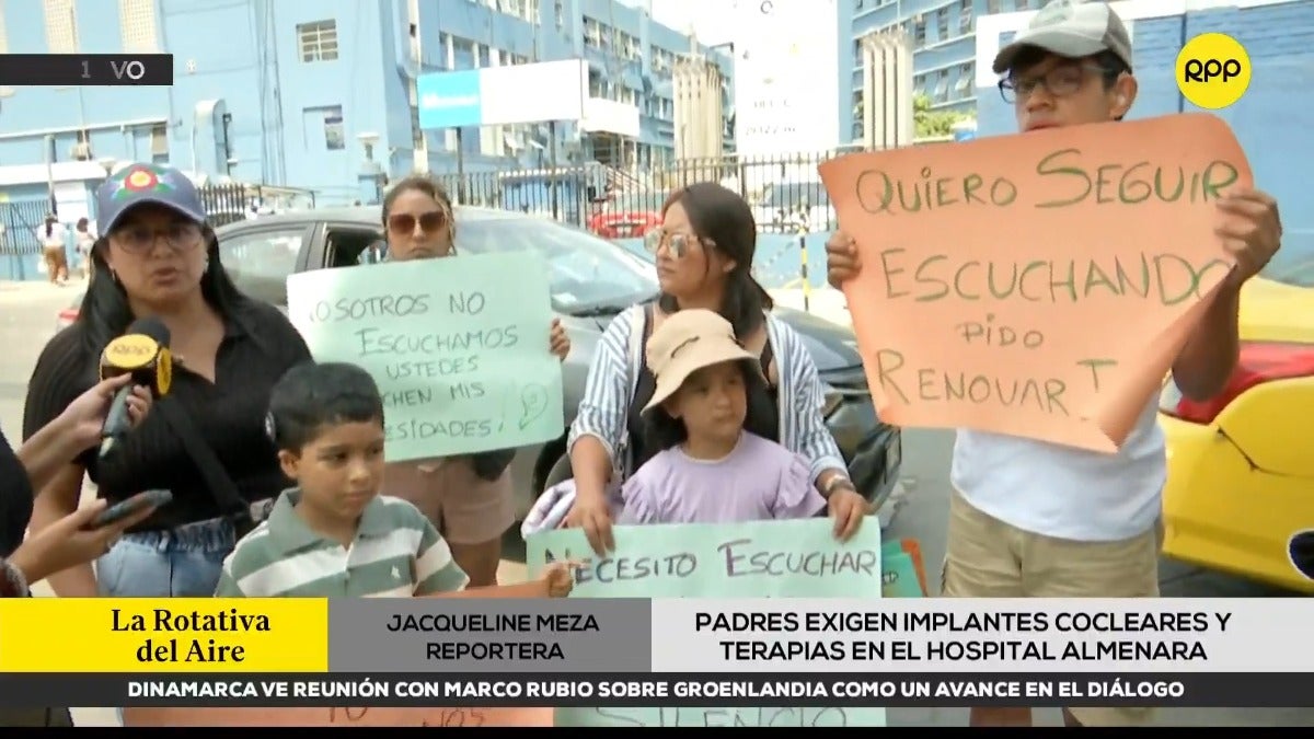 Madres y padres exigen atención para que sus hijos puedan escuchar pronto. 