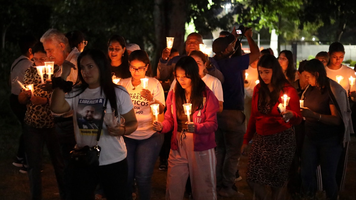 Los familias llevan dos días de vigilias frente a los centros carcelarios.