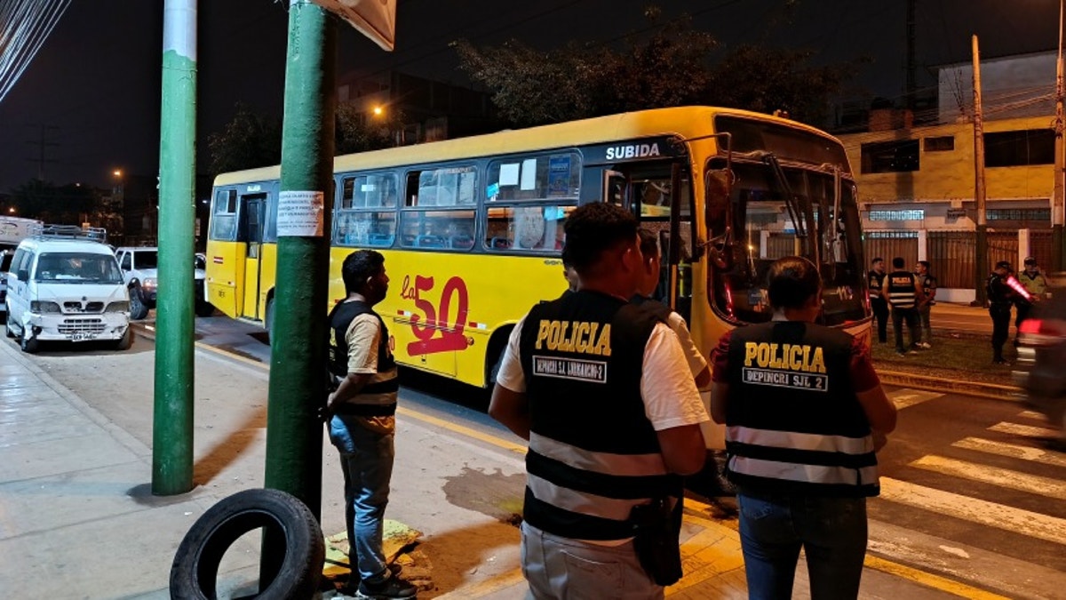 Detonan explosivo contra bus de la línea 50 en SJL