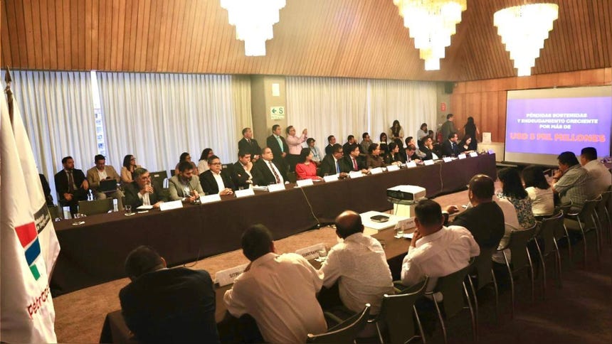 Congresistas también participaron en la reunión que se realizó entre los ministros y la junta directiva de Petroperú.