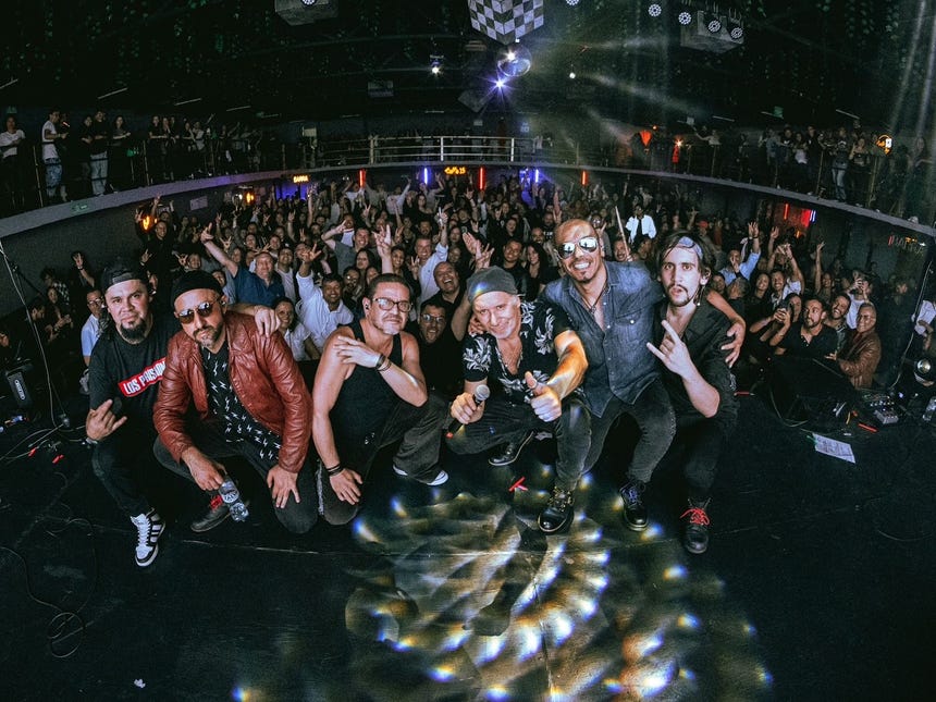 Además de Miguel Tapia, la actual formación de Los Prisioneros incluye a Amaru Tapia, Marcelo Soto, Coti Badilla y Alexis Bugueño.