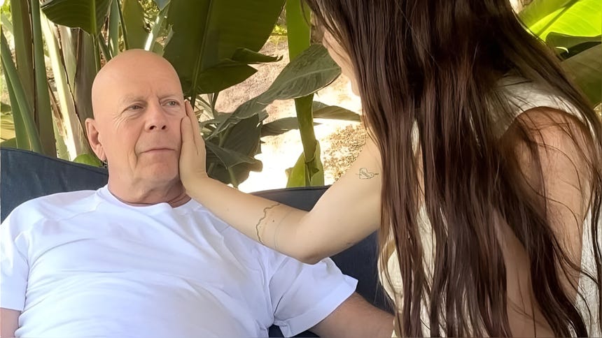 ブルース・ウィリスの妻、俳優は自分の病気に気づいていないと語る