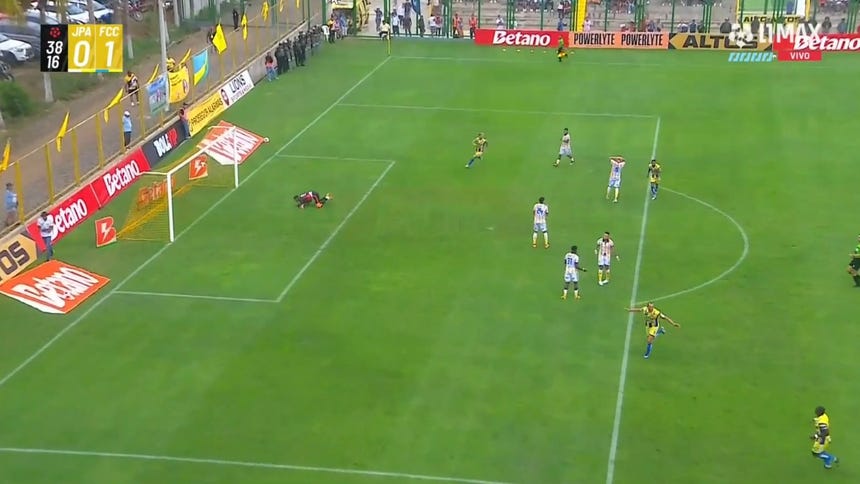 Hernán Barcos marcó el 1-0 de FC Cajamarca ante Juan Pablo II