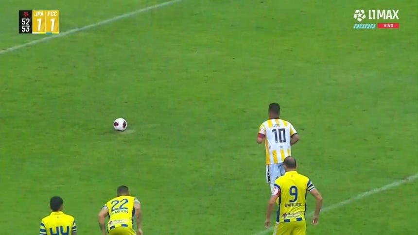 Christian Cueva puso el empate ante FC Cajamarca desde el punto de penal