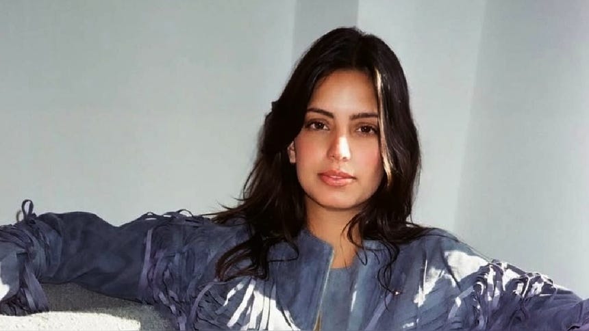 Ariadna es la segunda hija de Gonzalo Vargas Llosa, hijo de Mario Vargas Llosa.