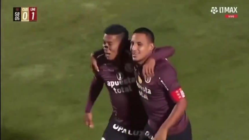 Alex Valera celebra su tanto ante Cusco FC