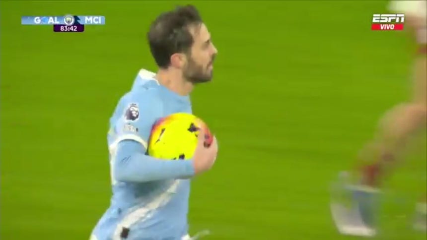 Bernardo Silva anota el 1-1 para Manchester City.
