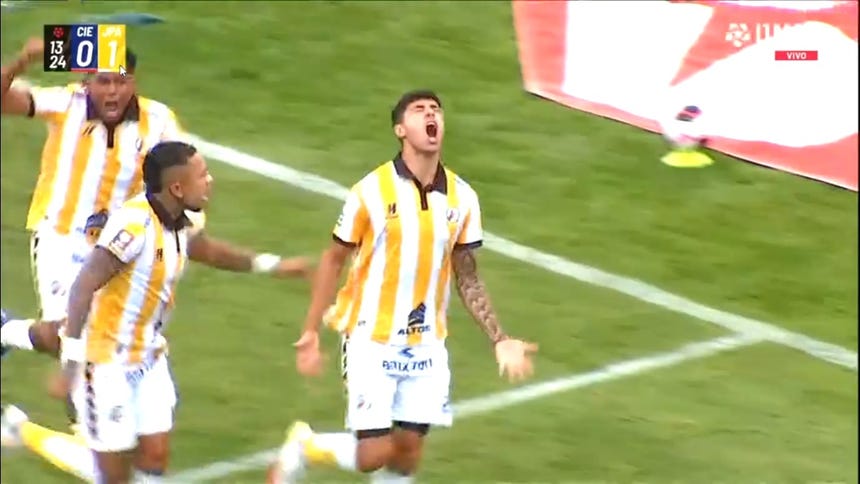 Iriarte marca el 1-0 para Juan Pablo II