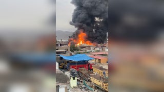 Huachipa: reportan incendio de gran proporción en almacén de aerosoles
