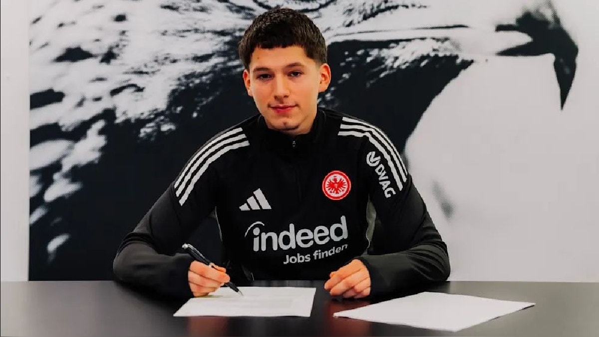 Capitán con futuro: peruano Philipp Eisele Yupanqui renovó contrato con Eintracht Frankfurt