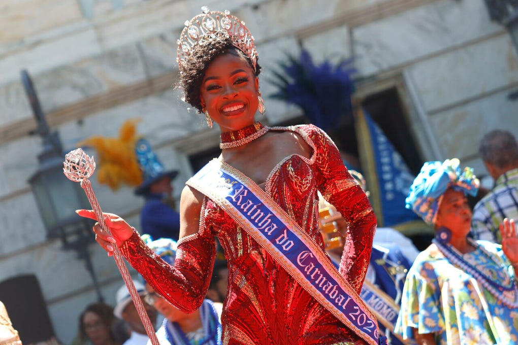 La reina del Carnaval de Río de Janeiro baila este viernes, en Río de Janeiro (Brasil).
