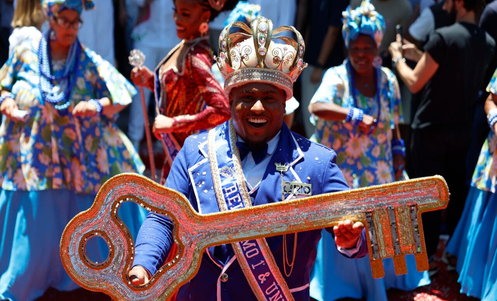 El hecho se realizó en una simbólica ceremonia que dio inicio al carnaval más famoso de Brasil.