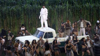 Bailarines de Bad Bunny defienden el momento LGBTQ+ que representaron en el Super Bowl 2026