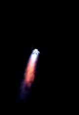 El despegue se realizó sin problemas desde la Estación Espacial de la Fuerza Espacial de Cabo Cañaveral a las 5:15 EST (10:15 GMT), tras dos retrasos esta semana provocados por condiciones meteorológicas adversas.